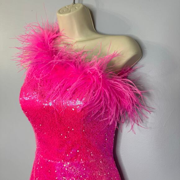 Colors Dress Style #3016 Mini Dress Hot Pink Sequin/Feather One Shoulder Sz 2 - Picture 4 of 13